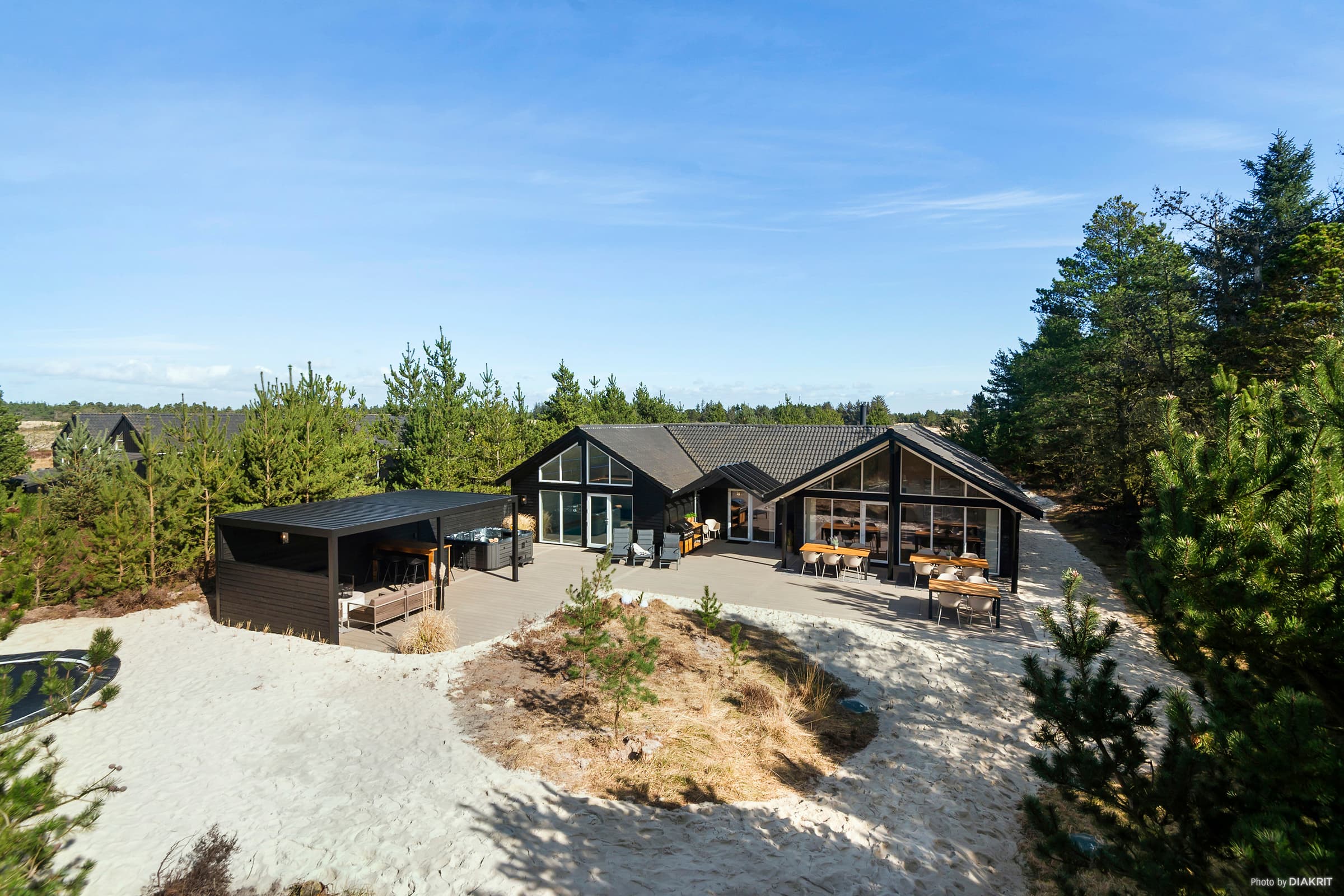 Sommerhus med pool i naturskønne Blåvand. - billede 1