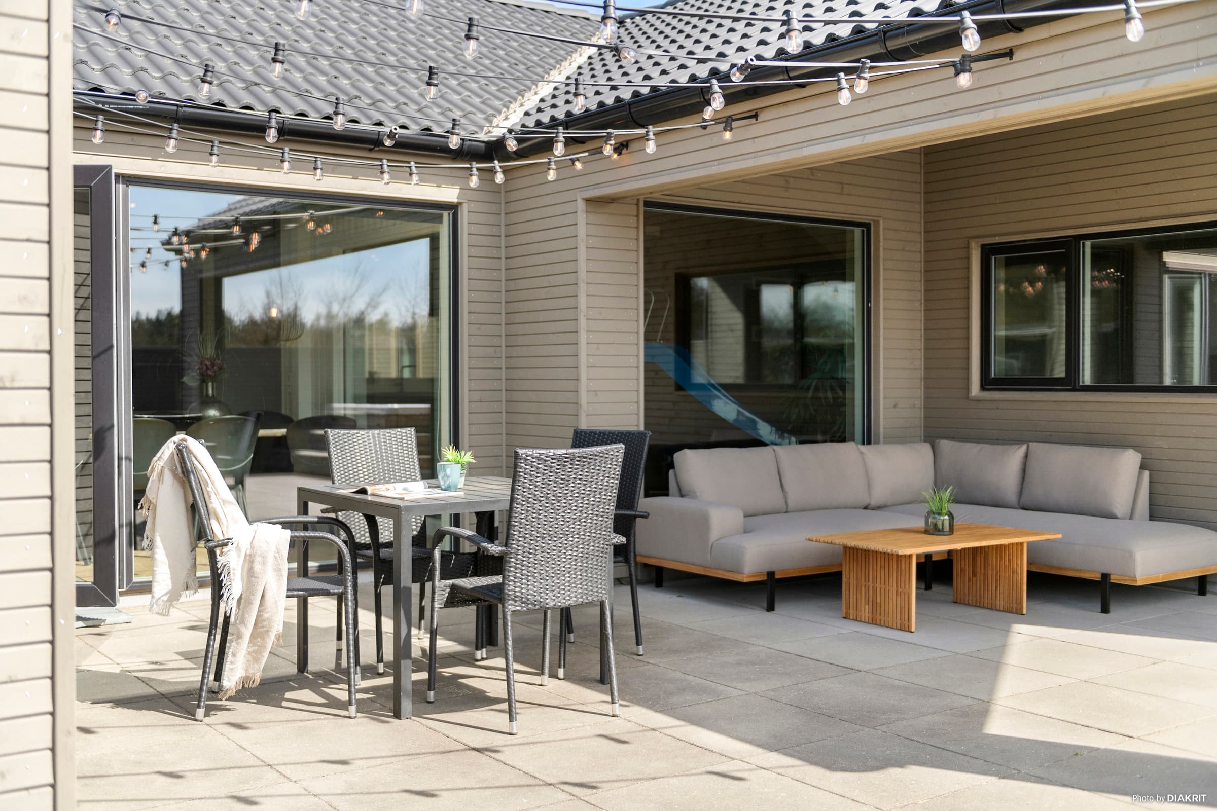 Velindrettet sommerhus med udespa og udesauna - billede 1