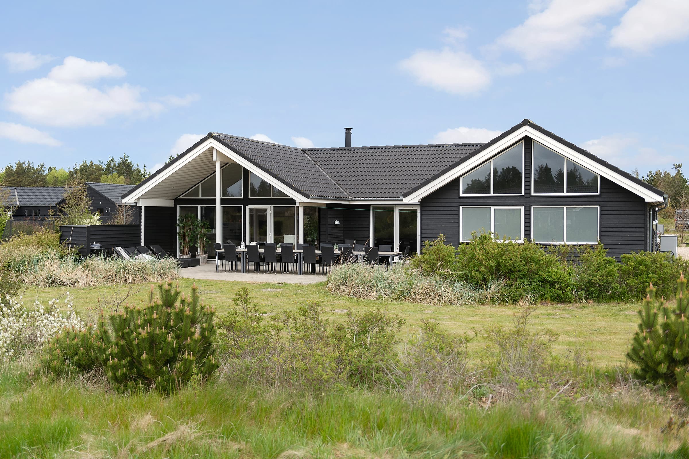 Flot sommerhus ved Houstrup Strand i Vestjylland - billede 1